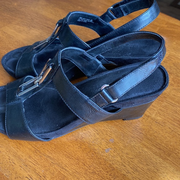 Aerosoles Black Wedge Sandals Size 7 1/2. Velcro strap closure. Soft insole. - Picture 5 of 8